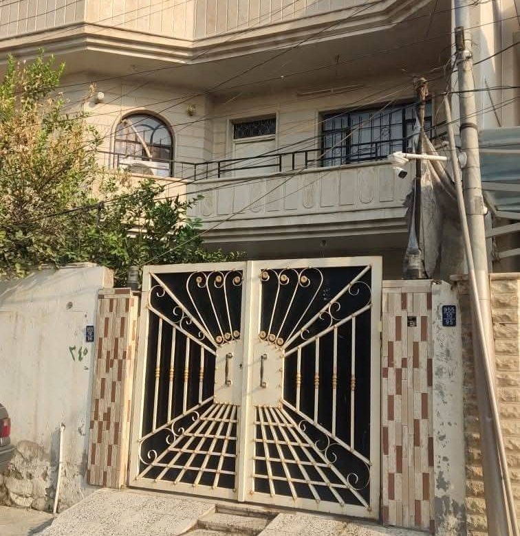 دار للبيع في حي السكر